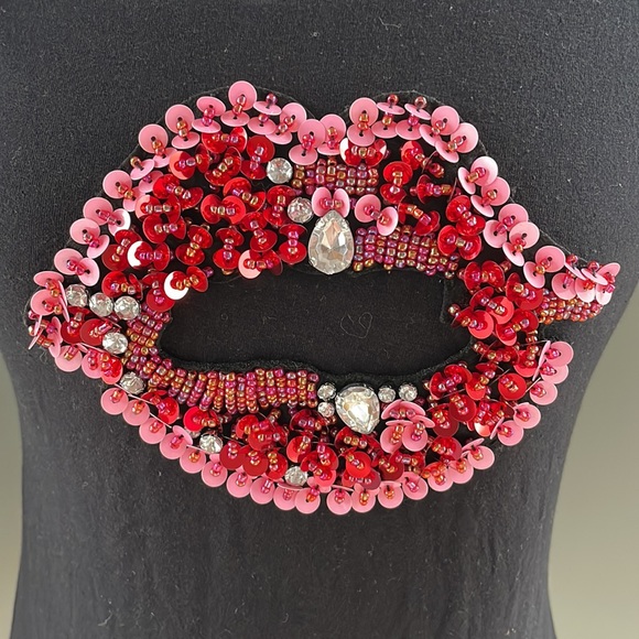 Love J embellished lips tee NWOT - Picture 2 of 7